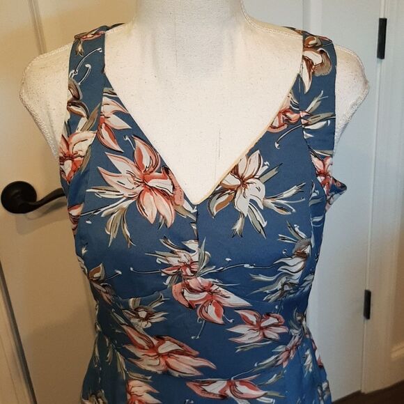 L & T Blue Sleeveless Flowy Open Back Ruffle Bottom Floral Print Dress - Picture 2 of 16